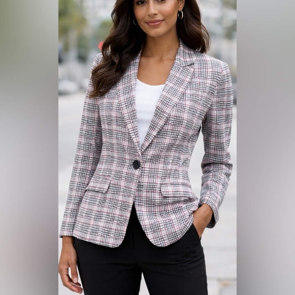 🌹✅Tahari Black and White Plaid Blazer.
